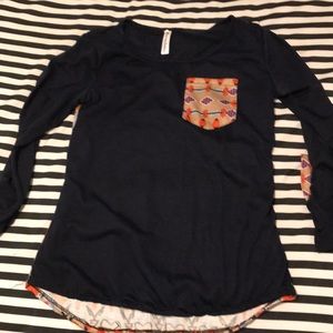 Three-quarter sleeve very cute shirt